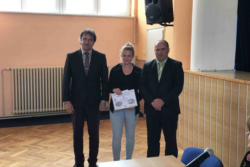 okno uzav�ete kliknut�m !